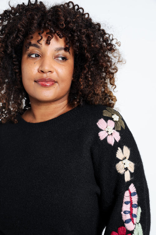 Effen trui met borduureffect op de mouwen-Paprika-4