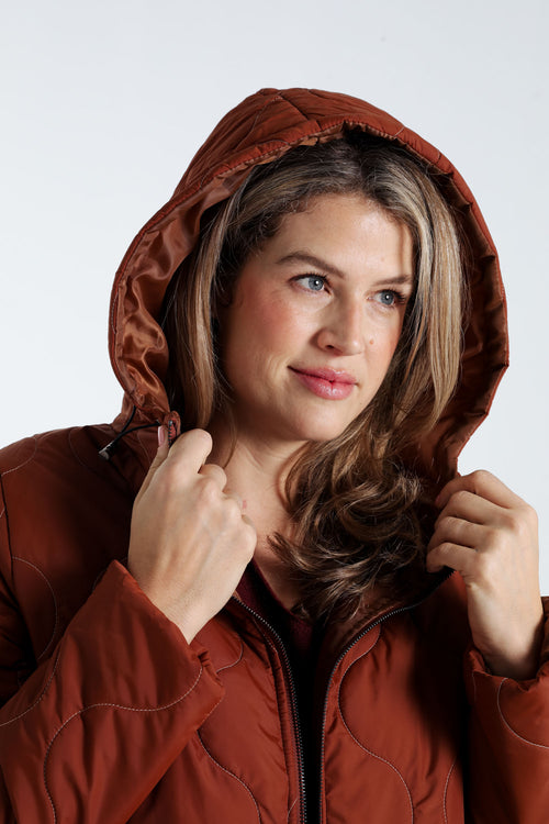 Korte, effen donsjas met grote zakken, kap, rits en stiksels-Paprika-6