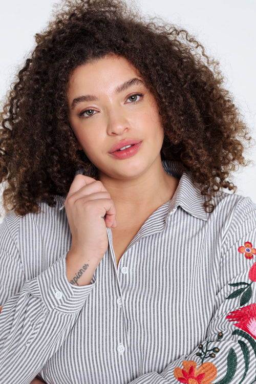 Chemise rayée avec manches brodées-Paprika-4