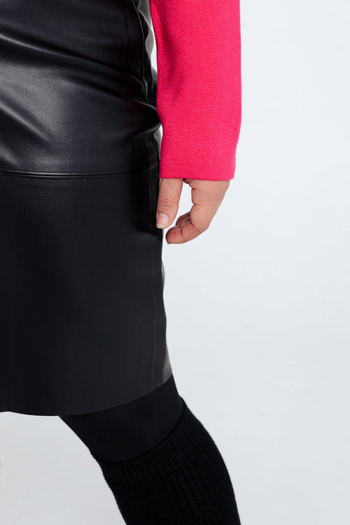 Korte, effen rok in imitatieleer met rits en uitsparingen-Paprika-6