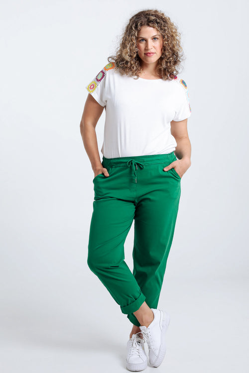 Effen 7/8-chinobroek in licht katoen met losse broekspijpen-Paprika-8