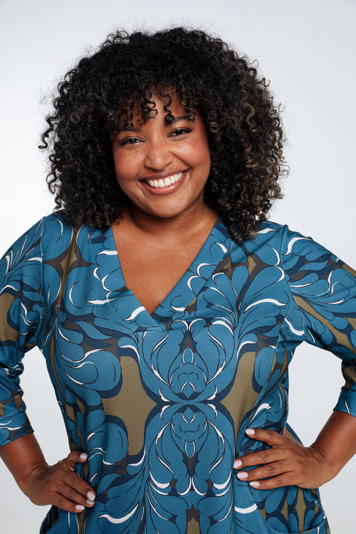 Korte, rechte jurk met geplaatste etnische print-Paprika-4