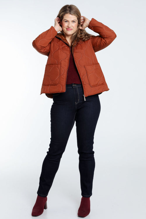 Korte, effen donsjas met grote zakken, kap, rits en stiksels-Paprika-10