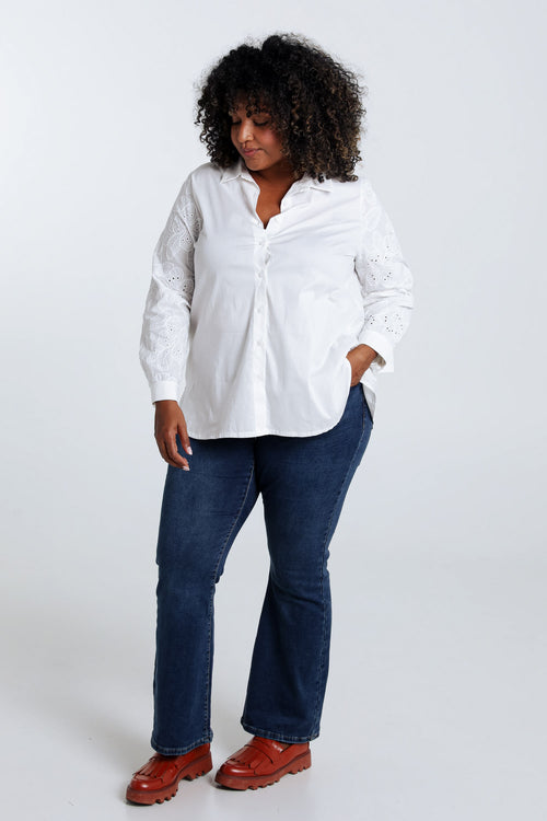 Effen hemd in poplin met borduurwerk op de mouwen-Paprika-9